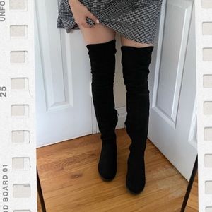 NEW Warm sexy boots 🖤size 8